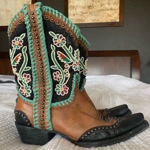 Double D Ranch Old Gringo - 8B - Bead work is impeccable with the turquoise